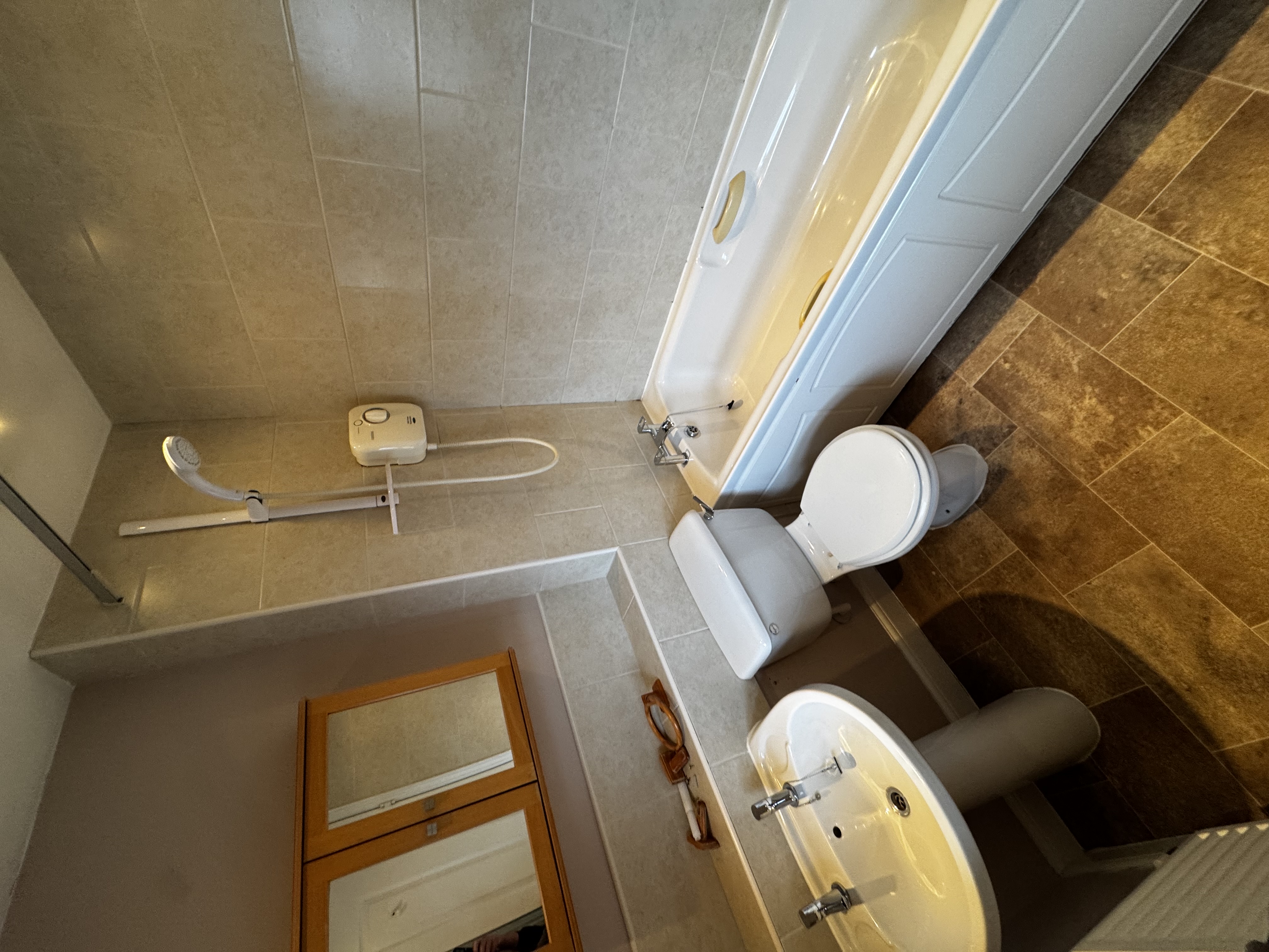 Bathroom renovation Aylesbury - Photo 11