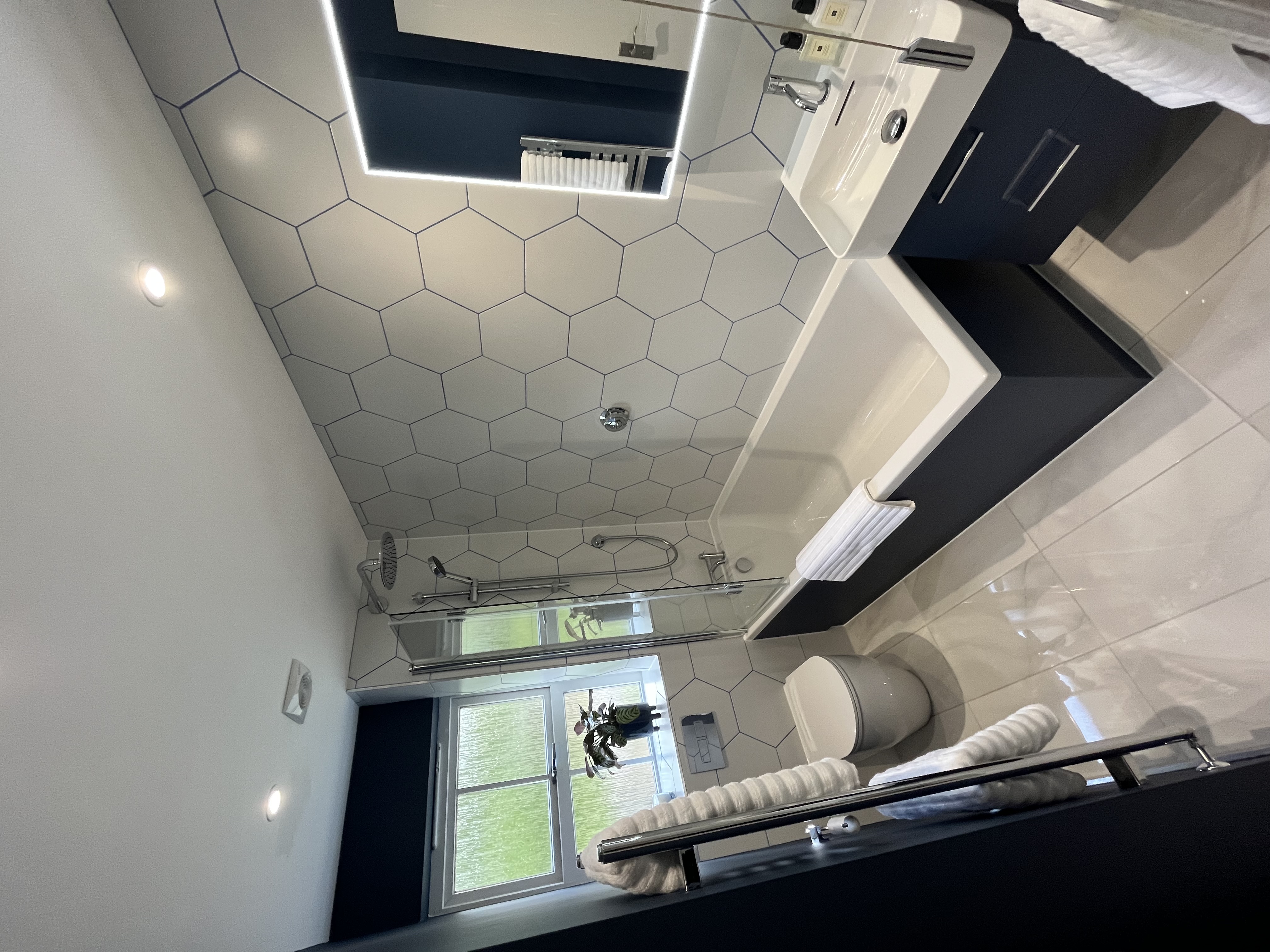 Bathroom renovation Aylesbury - Photo 15